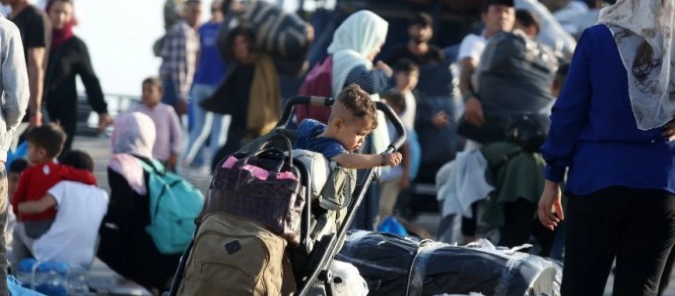 Νέα «απόβαση» αλλοδαπών στο λιμάνι της Θεσσαλονίκης από τη Μόρια (βίντεο)
